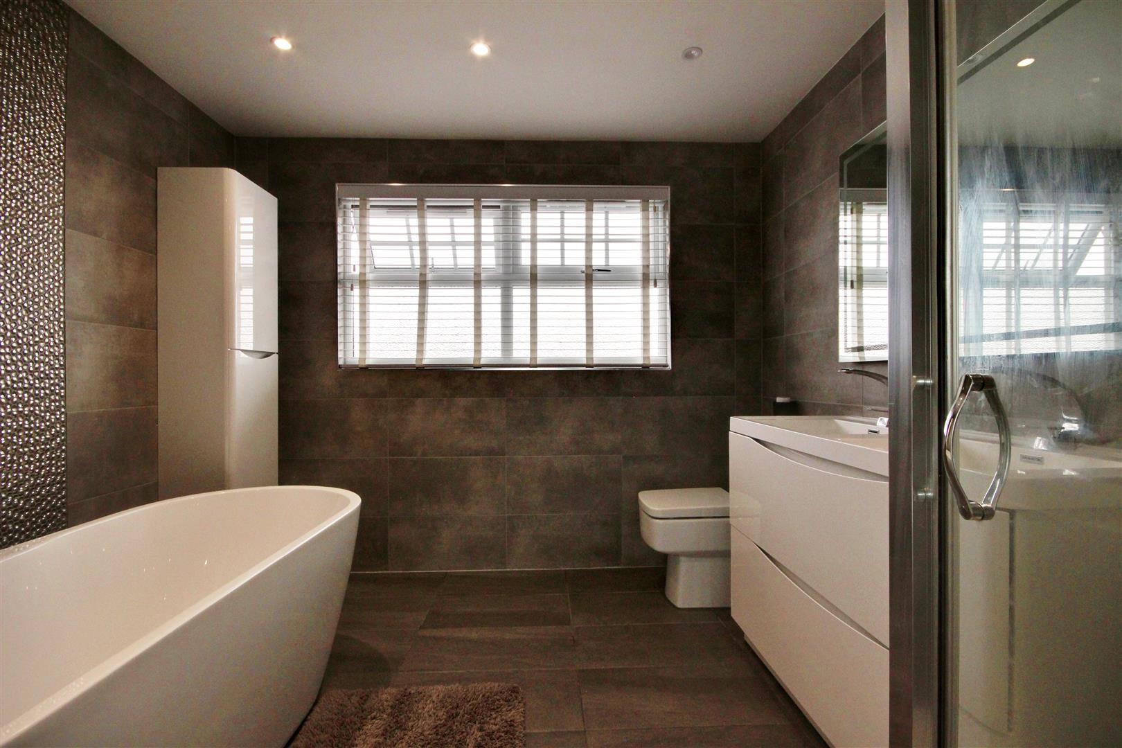The Pines, Kingswood, Hull