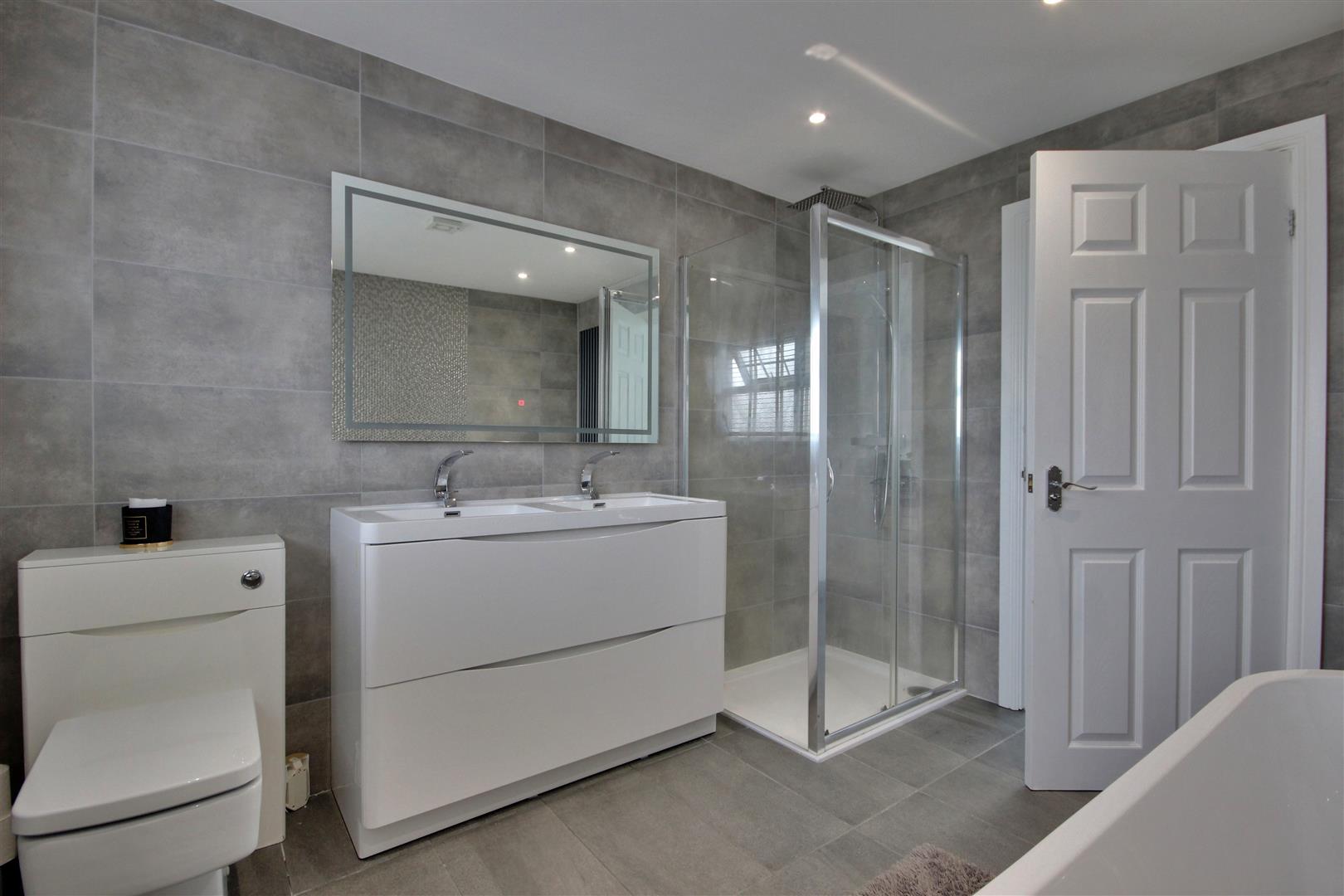 The Pines, Kingswood, Hull