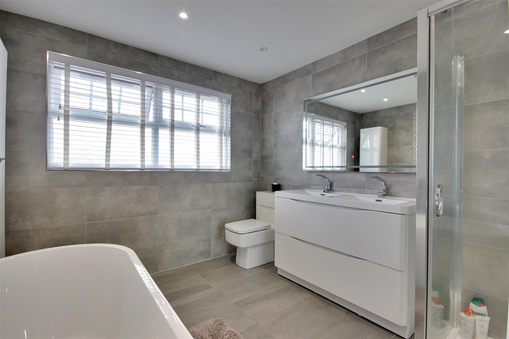 The Pines, Kingswood, Hull