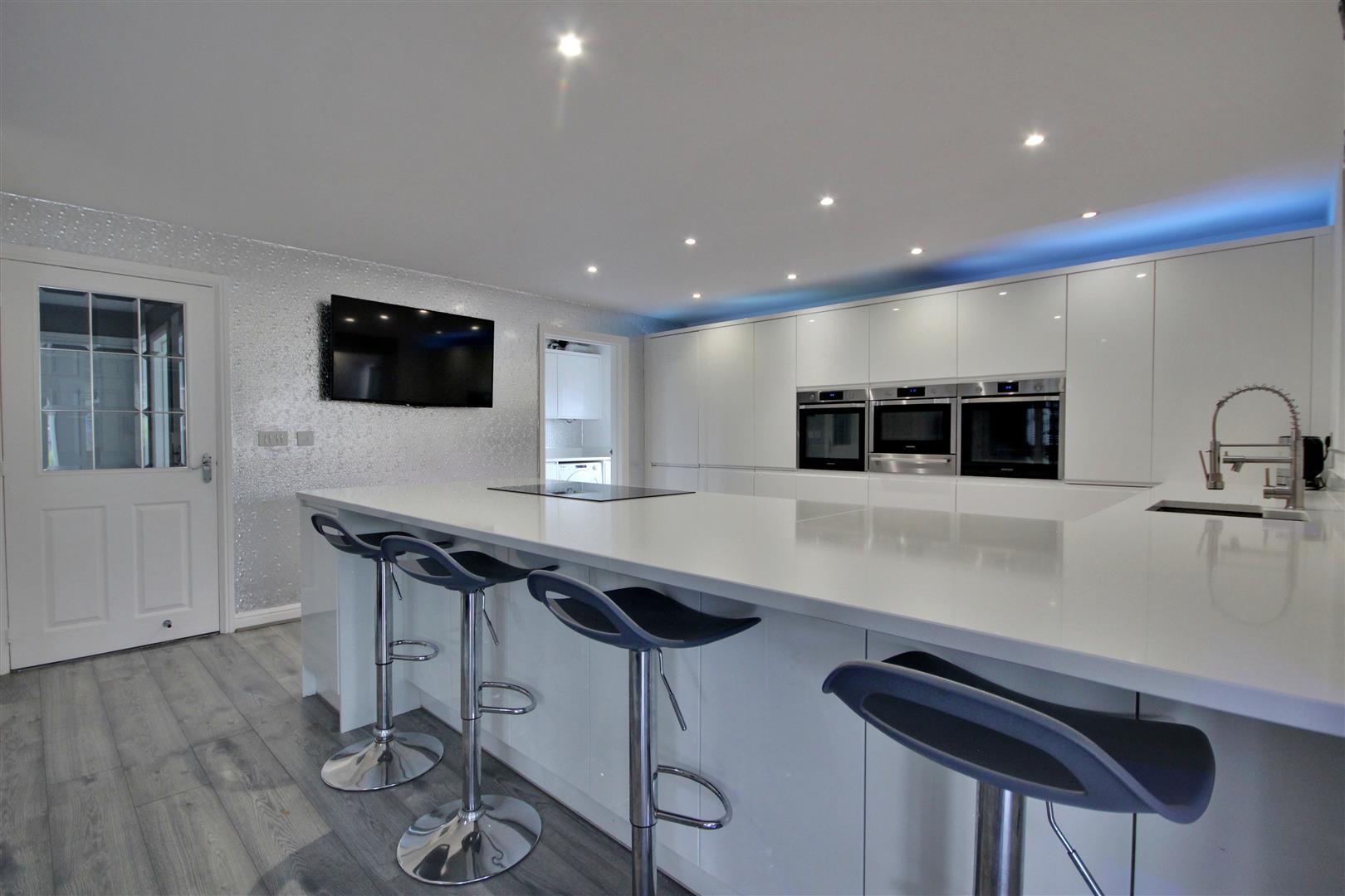 The Pines, Kingswood, Hull