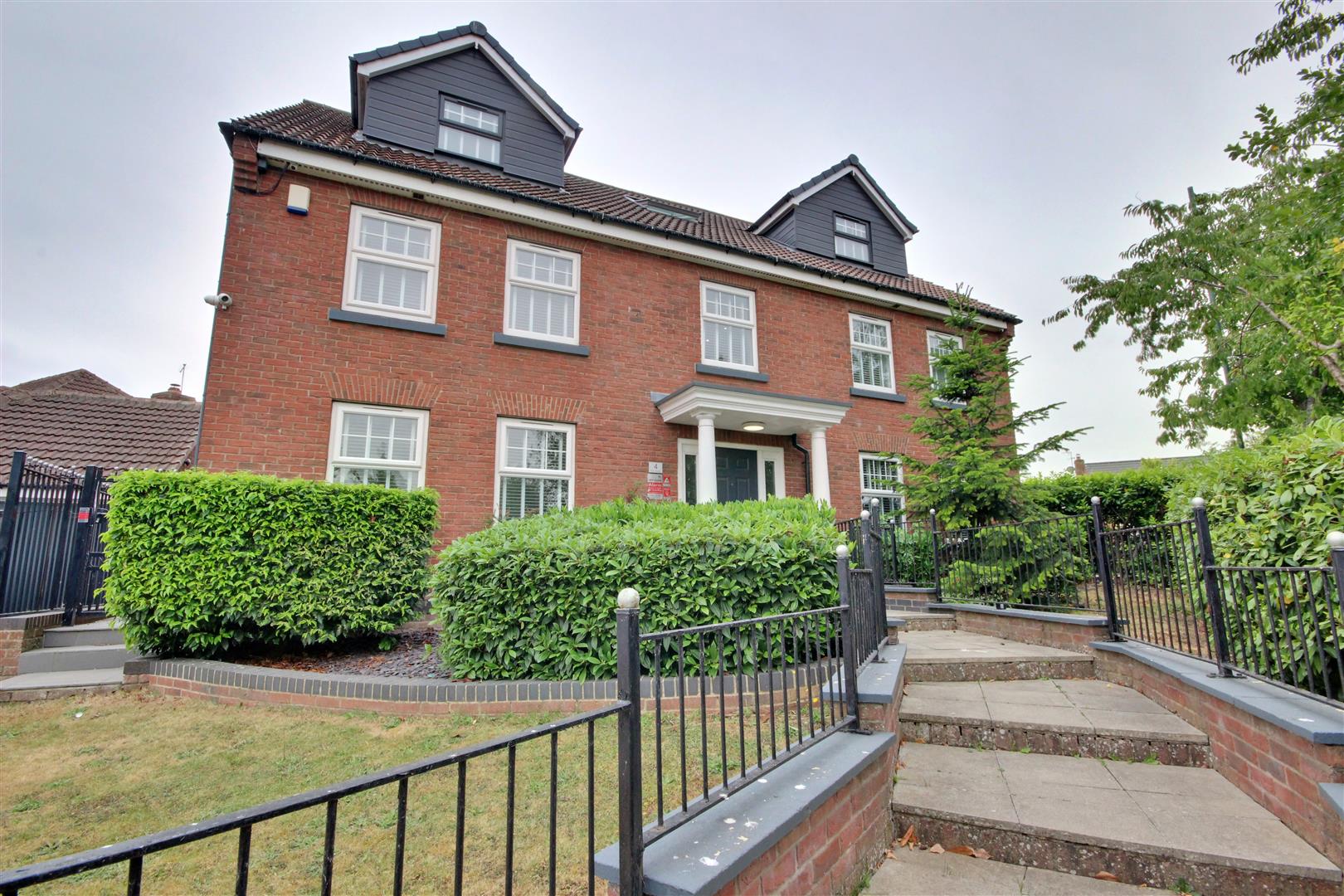 The Pines, Kingswood, Hull