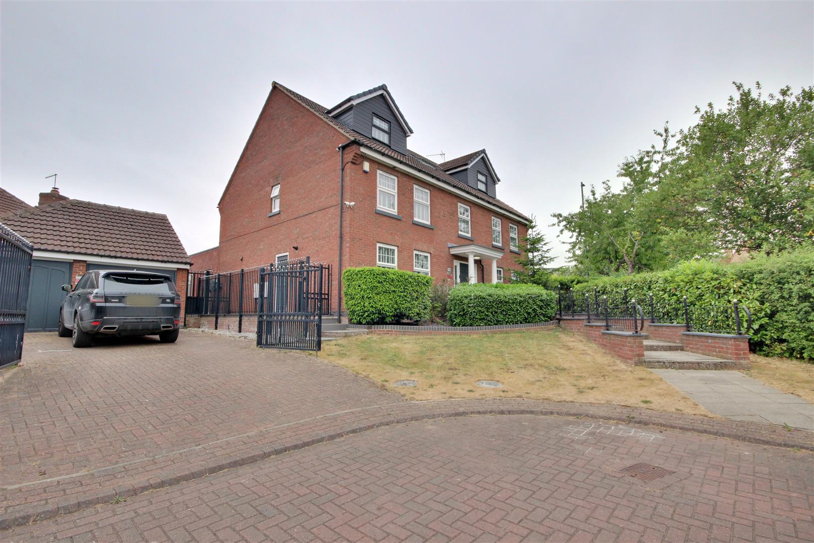 The Pines, Kingswood, Hull