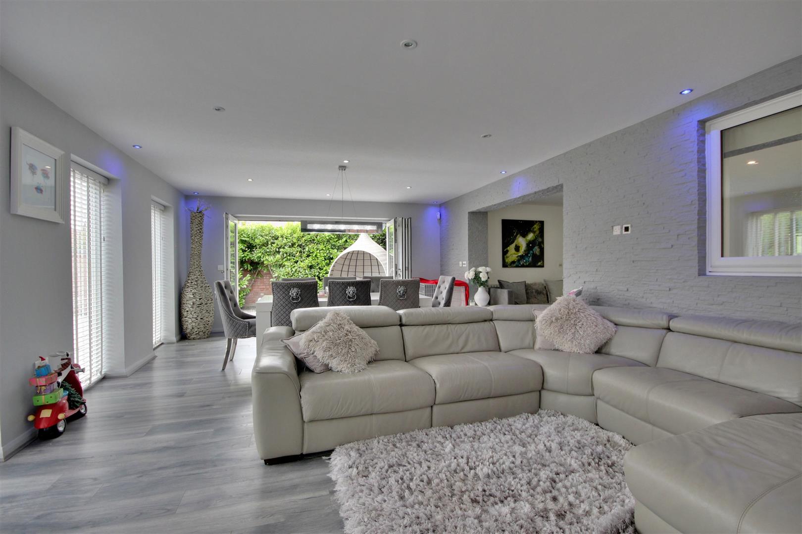 The Pines, Kingswood, Hull