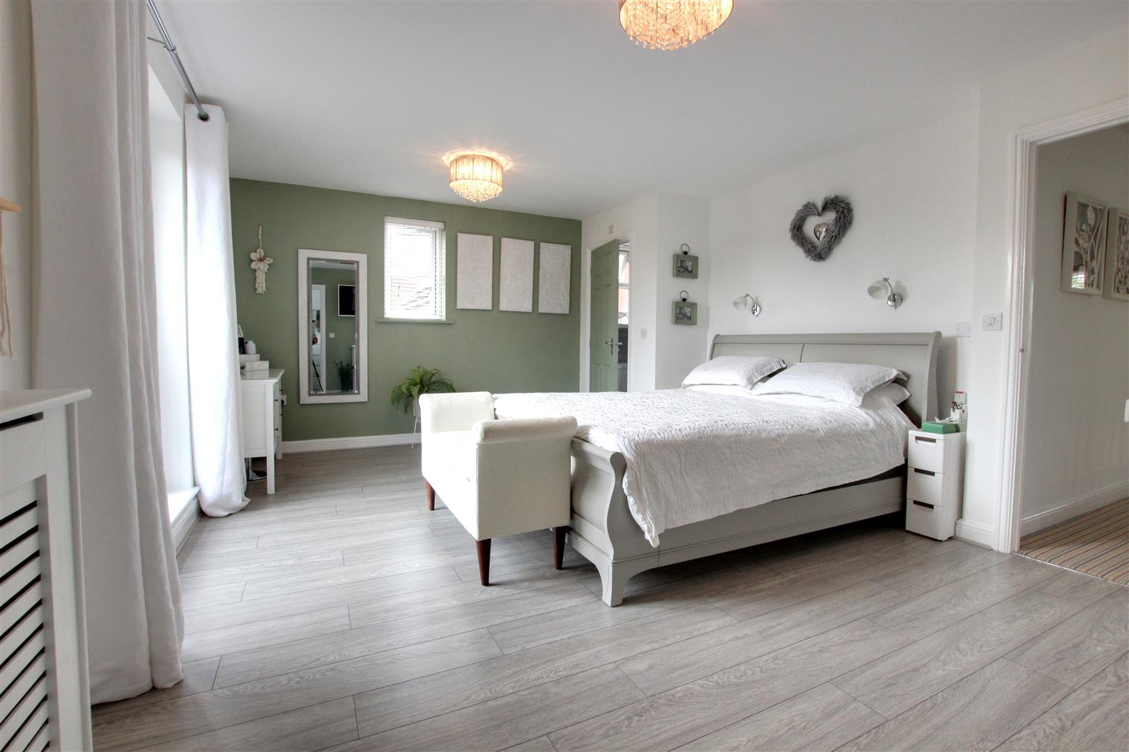 The Pines, Kingswood, Hull