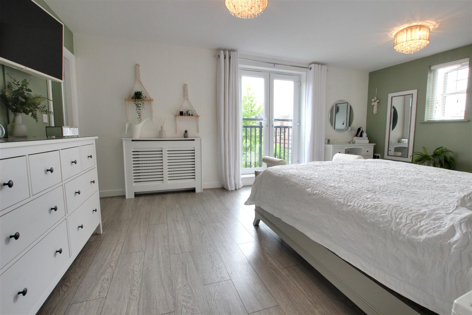 The Pines, Kingswood, Hull
