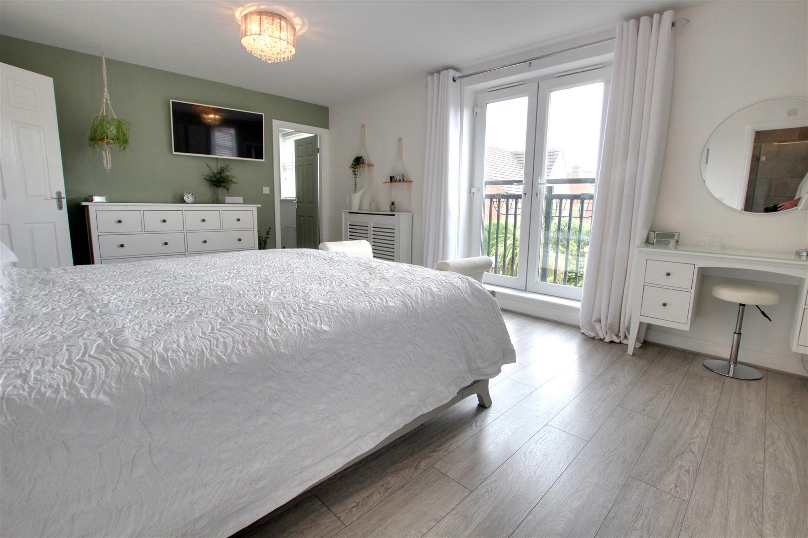 The Pines, Kingswood, Hull