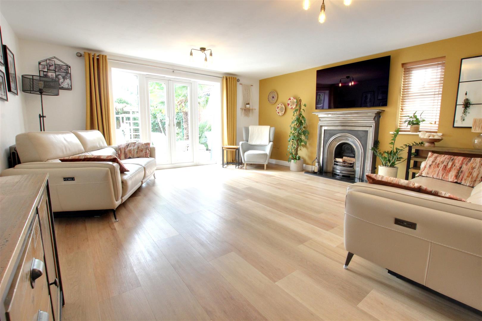 The Pines, Kingswood, Hull