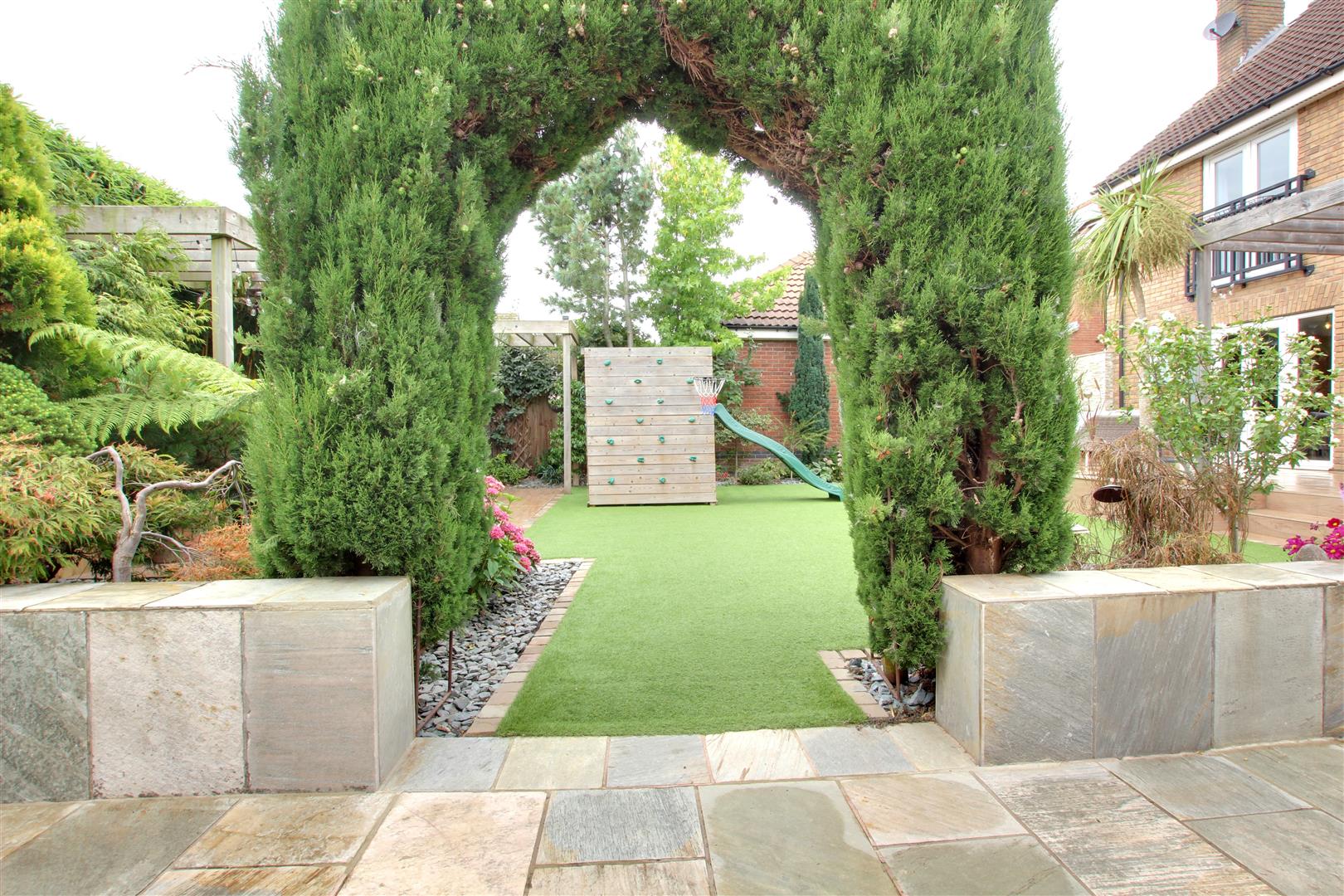 The Pines, Kingswood, Hull