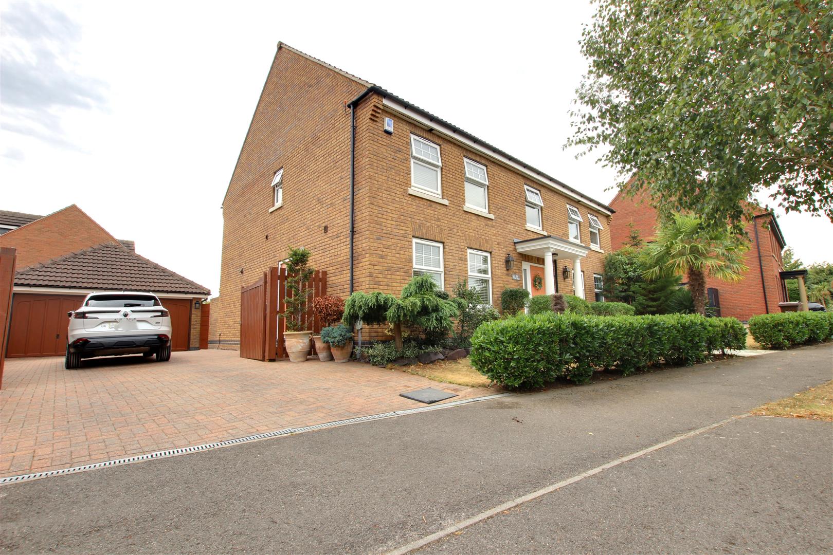 The Pines, Kingswood, Hull