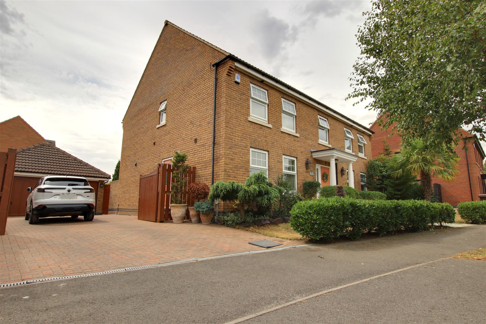 The Pines, Kingswood, Hull
