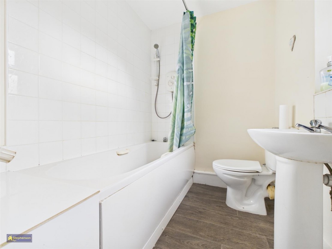 Carisbrooke Avenue, Manvers Street, Hull