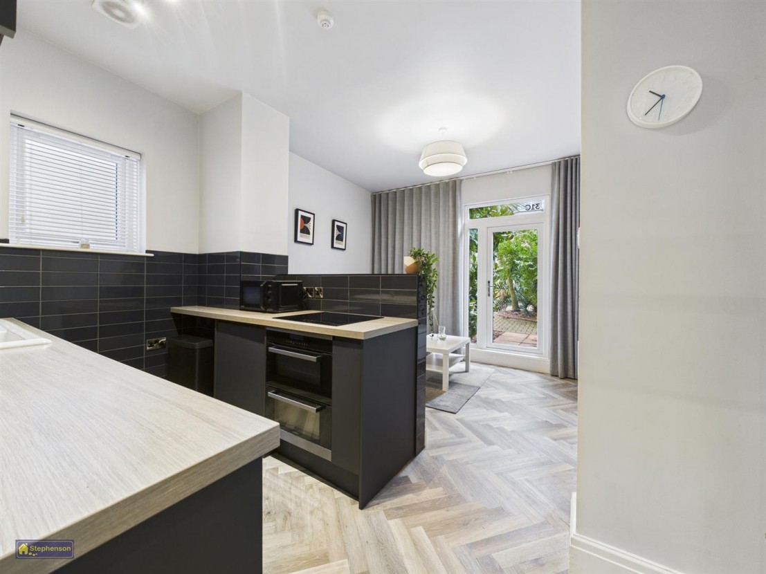 The Avenue, Bishop Lane, Hull