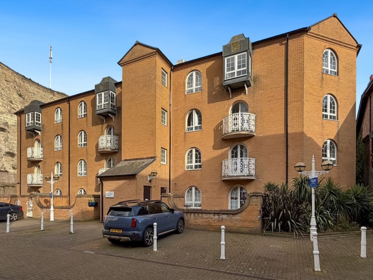 Brighton Marina Village, Mariners Quay, BN2