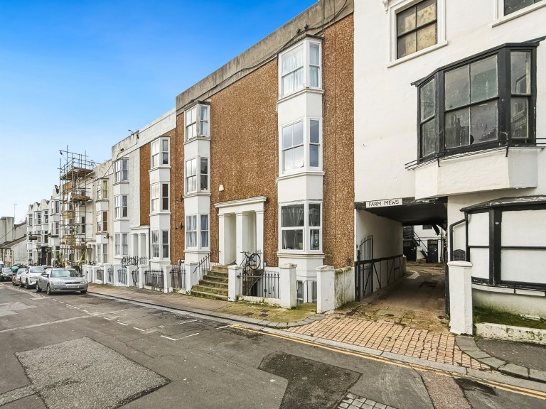 Farm Road, Hove, BN3