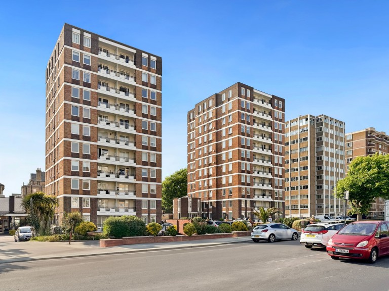 Grand Avenue, Hove, BN3