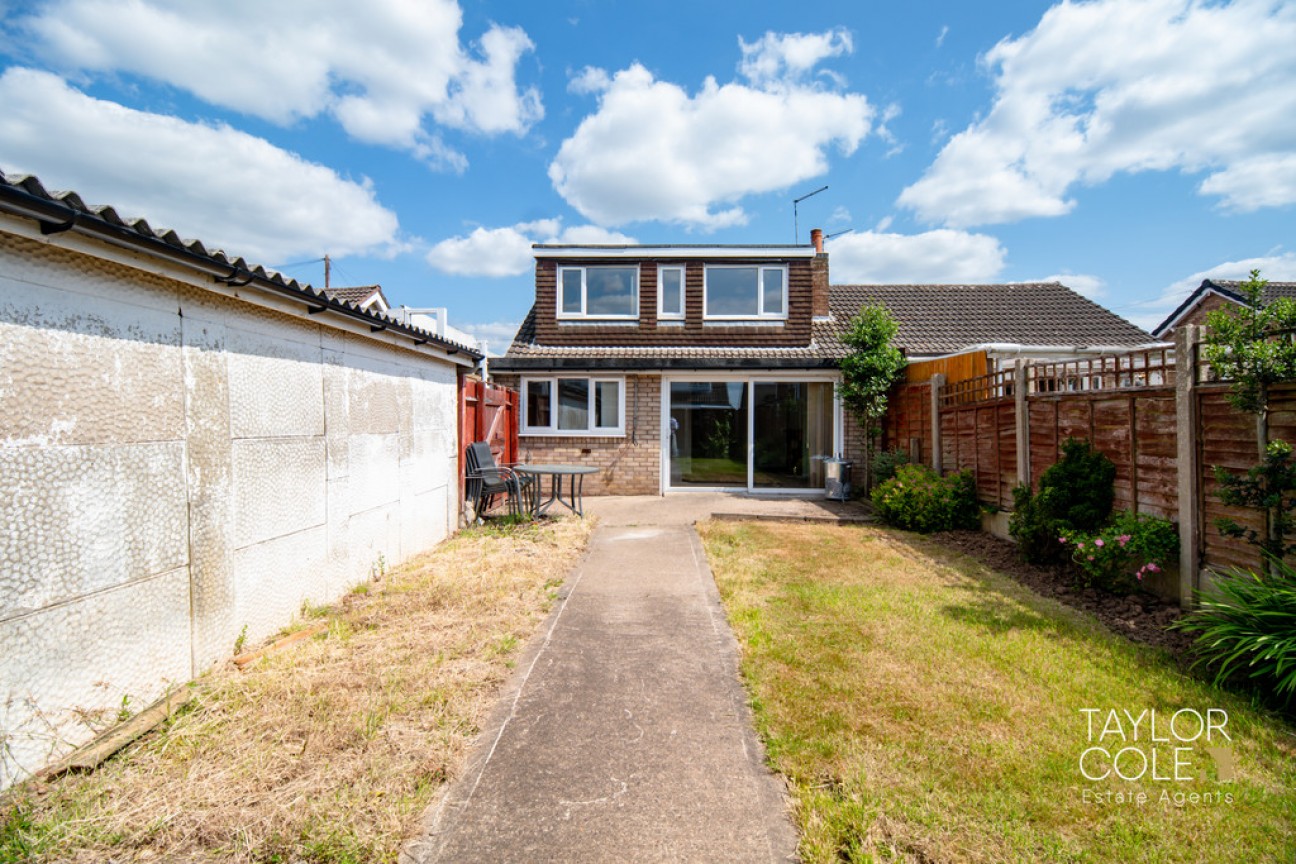 Davis Road, Amington