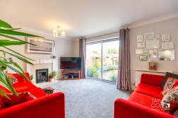 Kensington Drive, Tamworth