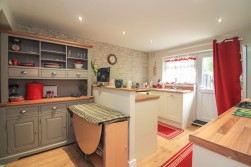 Wigford Road, Dosthill