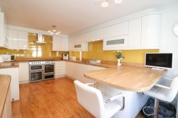 Field Close, Kettlebrook