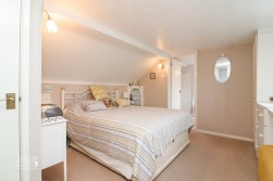 Wigford Road, Dosthill