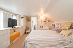Wigford Road, Dosthill