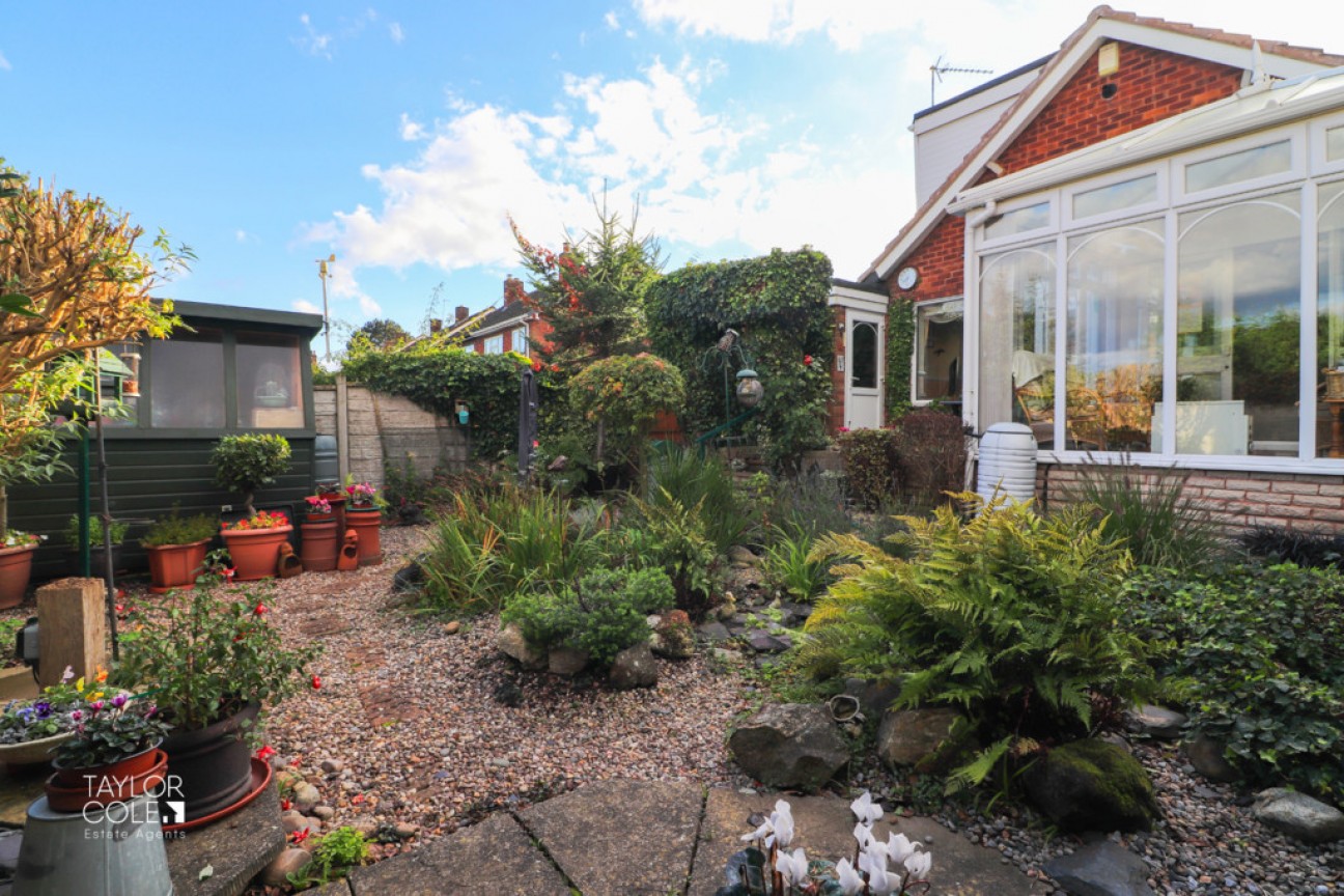 Wigford Road, Dosthill