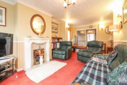 Wigford Road, Dosthill
