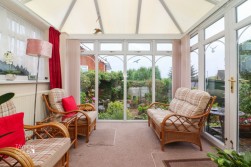 Wigford Road, Dosthill