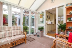 Wigford Road, Dosthill