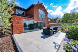 Main Road, Haunton