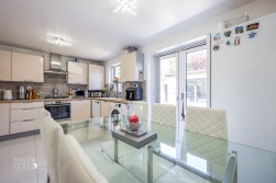 Lyon Drive, Tamworth