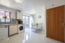 Lyon Drive, Tamworth