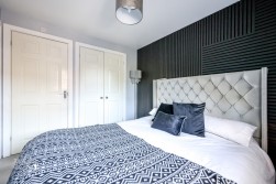 Lyon Drive, Tamworth