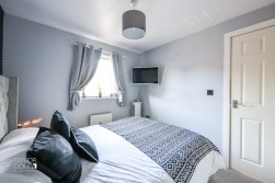 Lyon Drive, Tamworth
