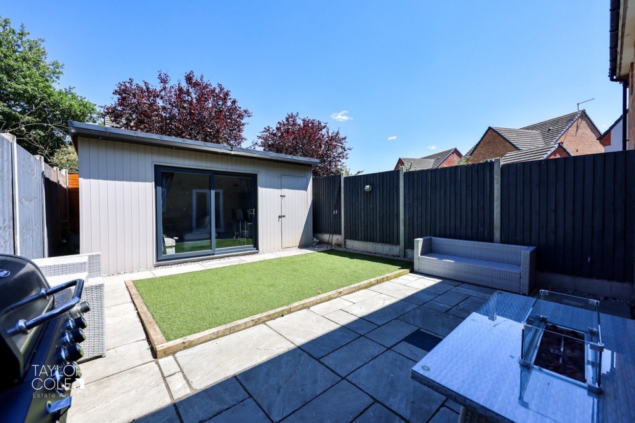 Lyon Drive, Tamworth
