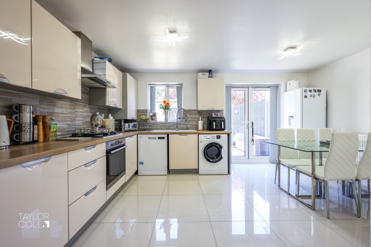 Lyon Drive, Tamworth