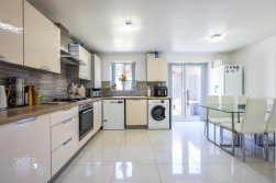 Lyon Drive, Tamworth