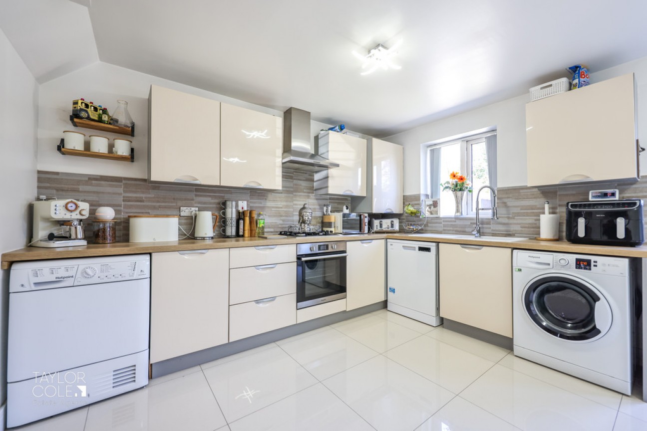 Lyon Drive, Tamworth