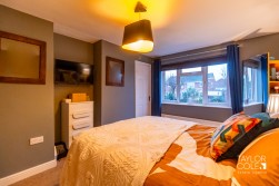 Browns Lane, Tamworth