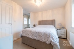 Collins Grove, Tamworth