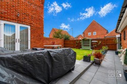 Collins Grove, Tamworth