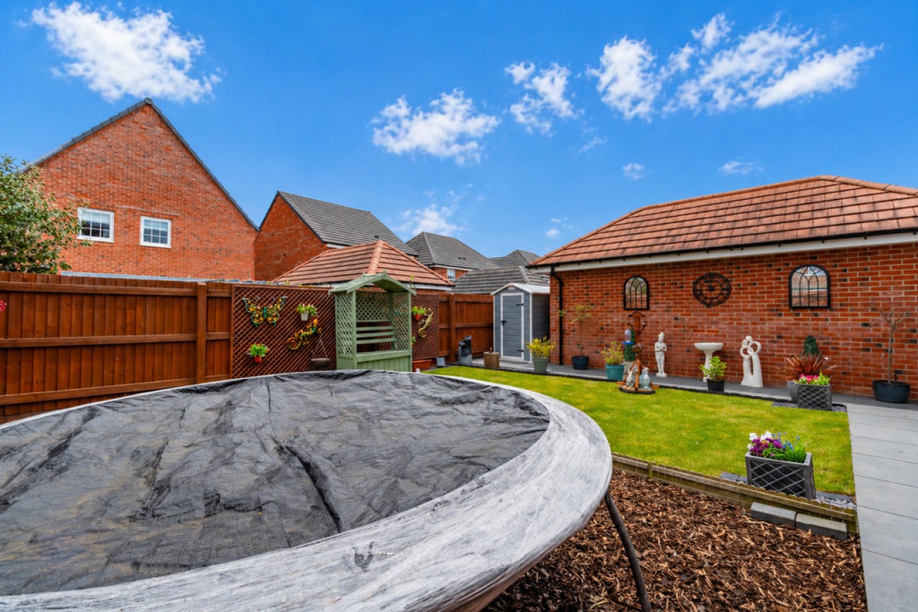 Collins Grove, Tamworth