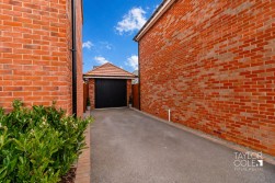 Collins Grove, Tamworth