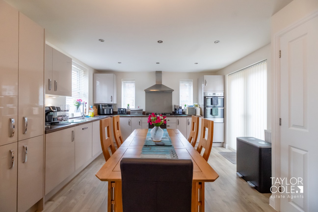 Collins Grove, Tamworth