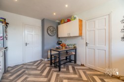 Bright Crescent, Tamworth