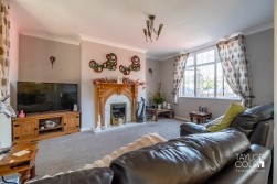 Bright Crescent, Tamworth