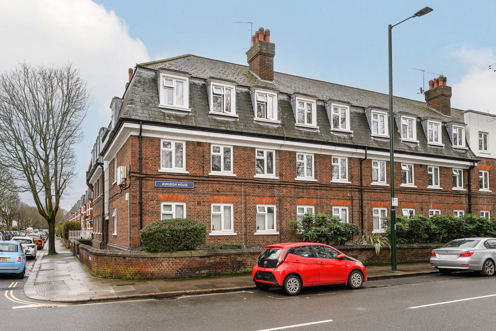 Mortlake High Street, London
