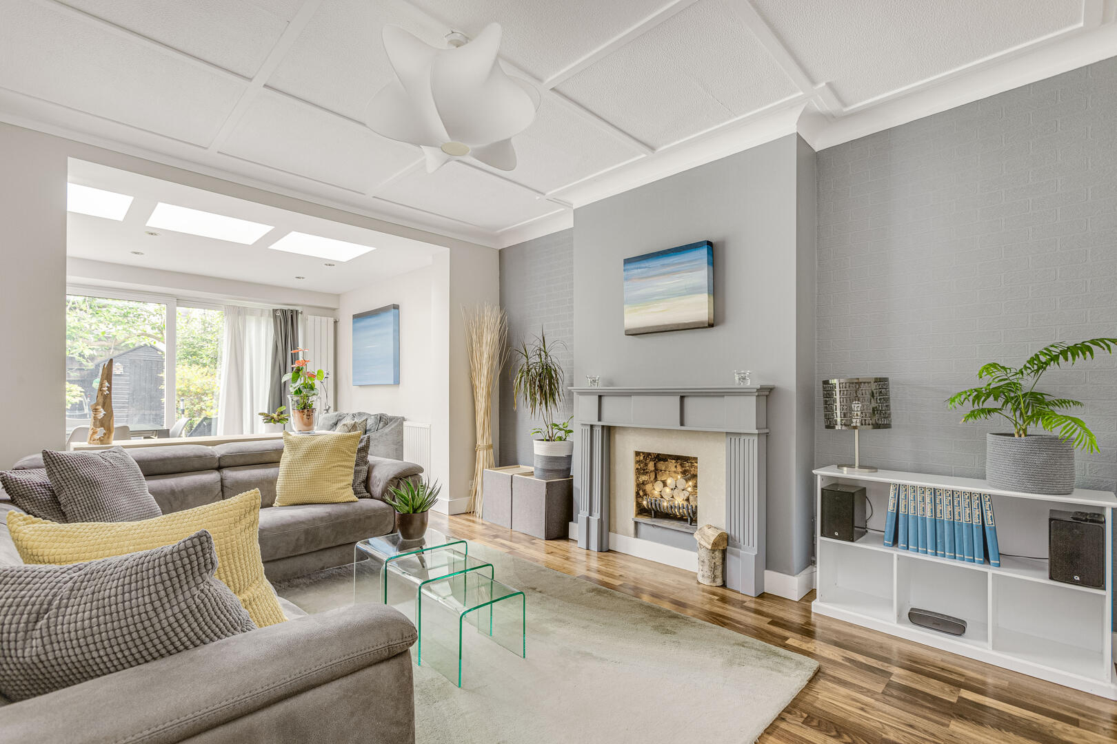 West Hall Road, Richmond