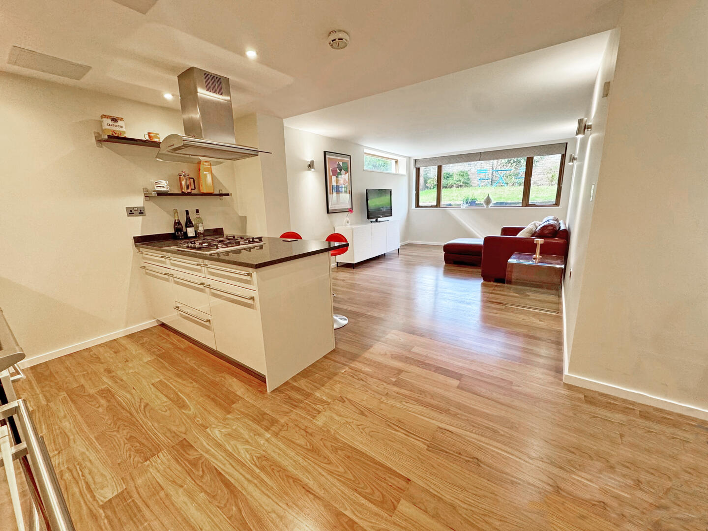 Southmead Gardens, Teddington