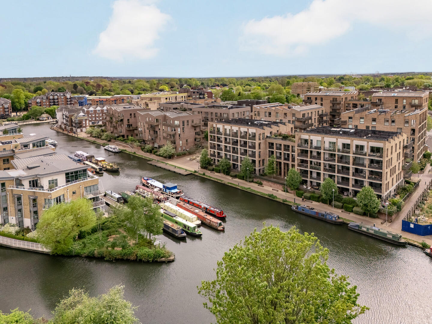 Paddlers Avenue, Brentford